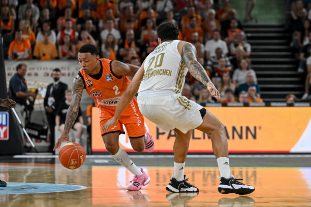 结合莱昂纳 结合莱昂纳