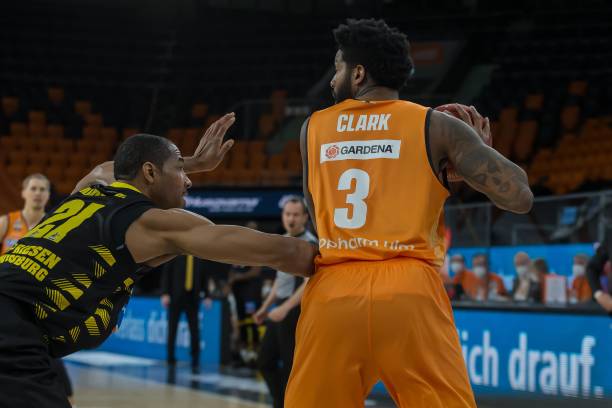 他很可能在 他很可能在